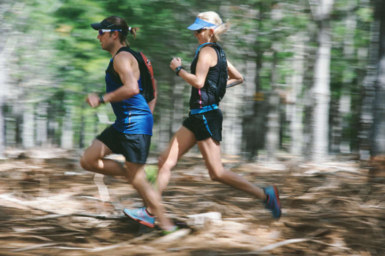 coureurs trail foret